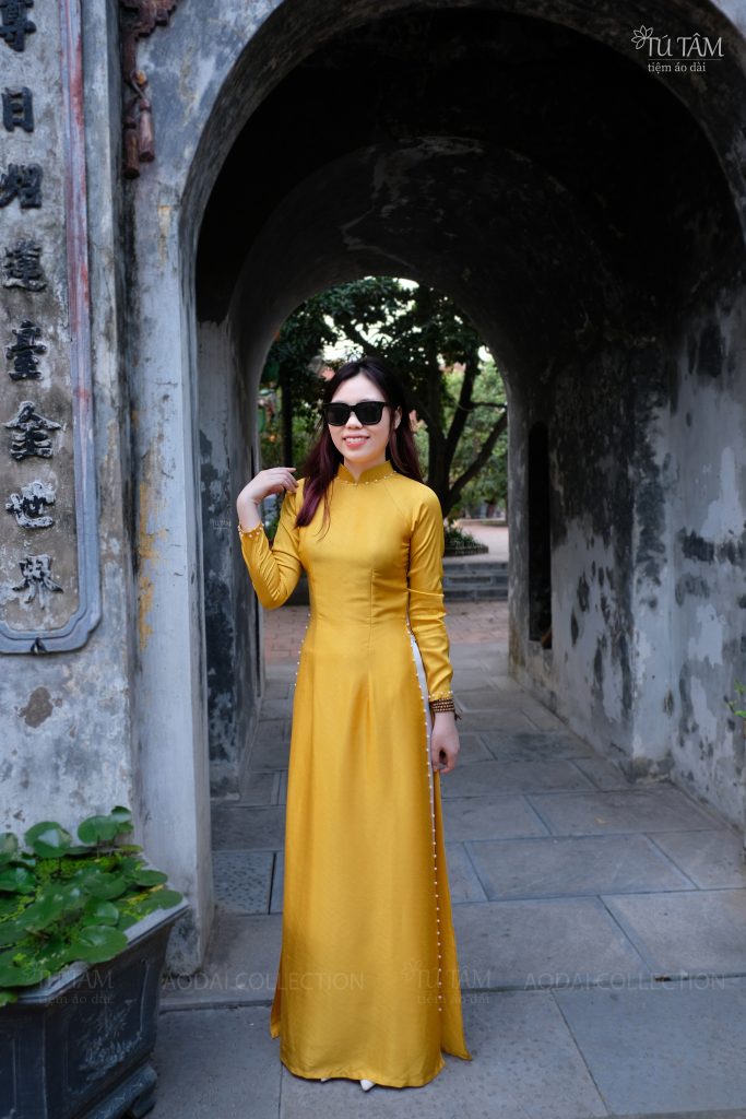 Ao-dai-mau-vang-truyen-thong