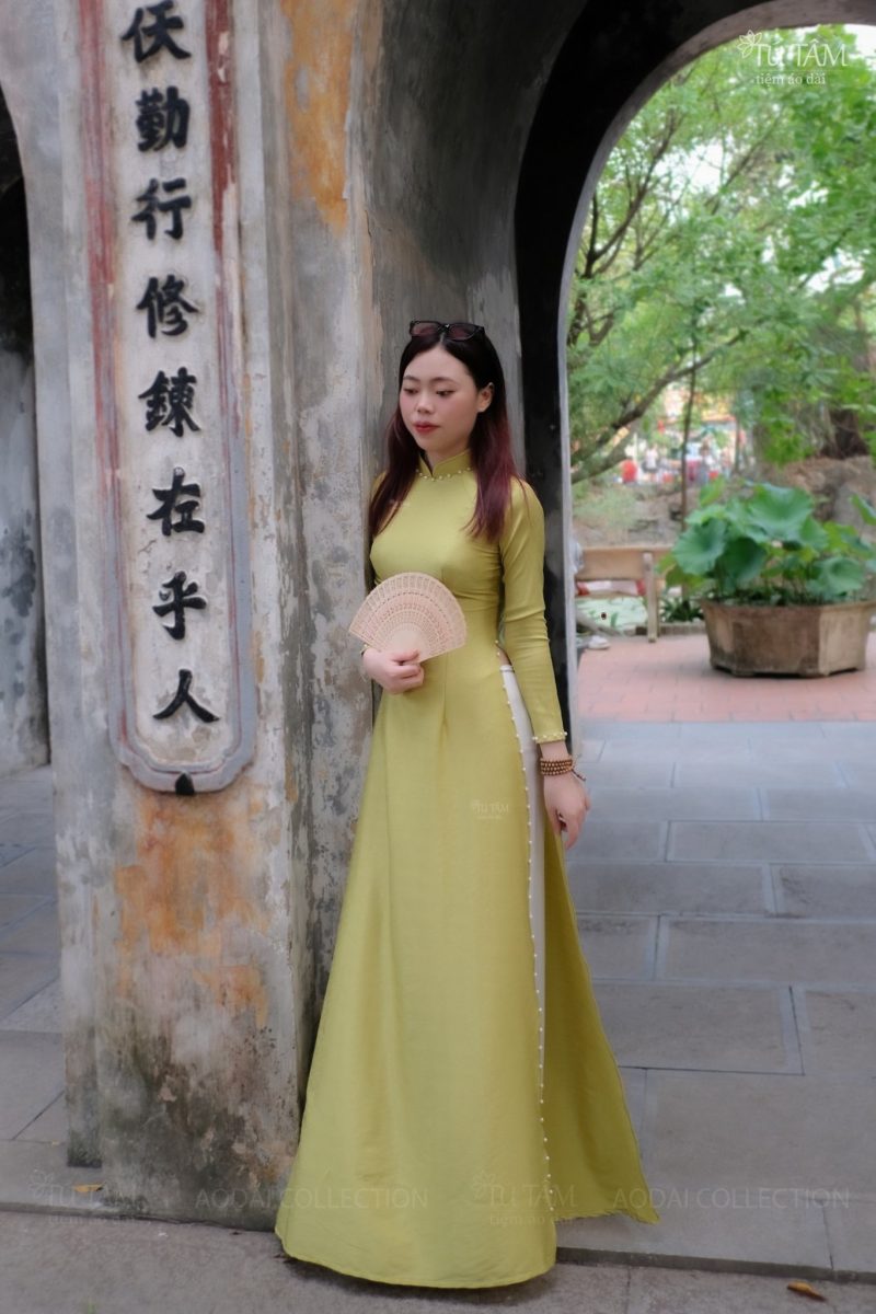 ao-dai-co-truyen-thong-lua-mau-xanh-com