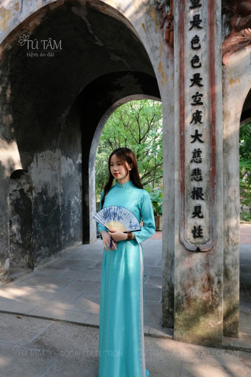 ao-dai-tron-mau-xanh-ngoc