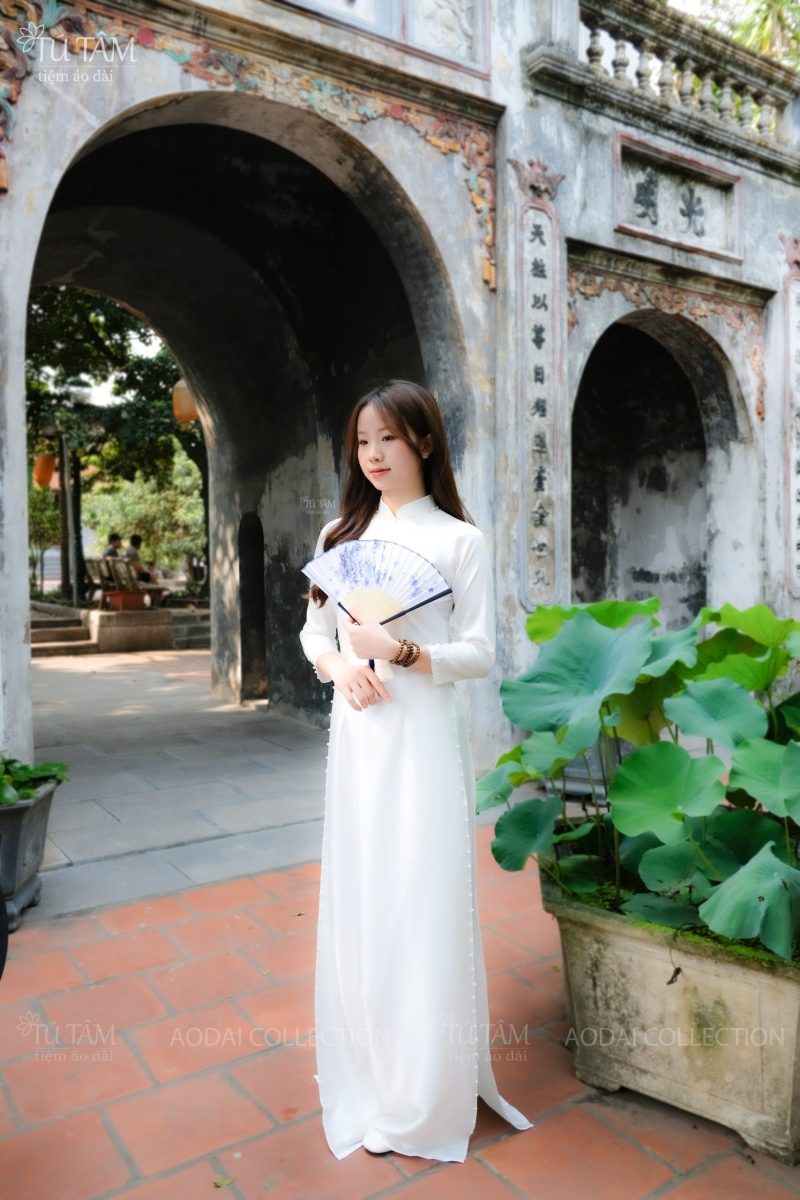 ao dai truyen thong mau trang 10 scaled