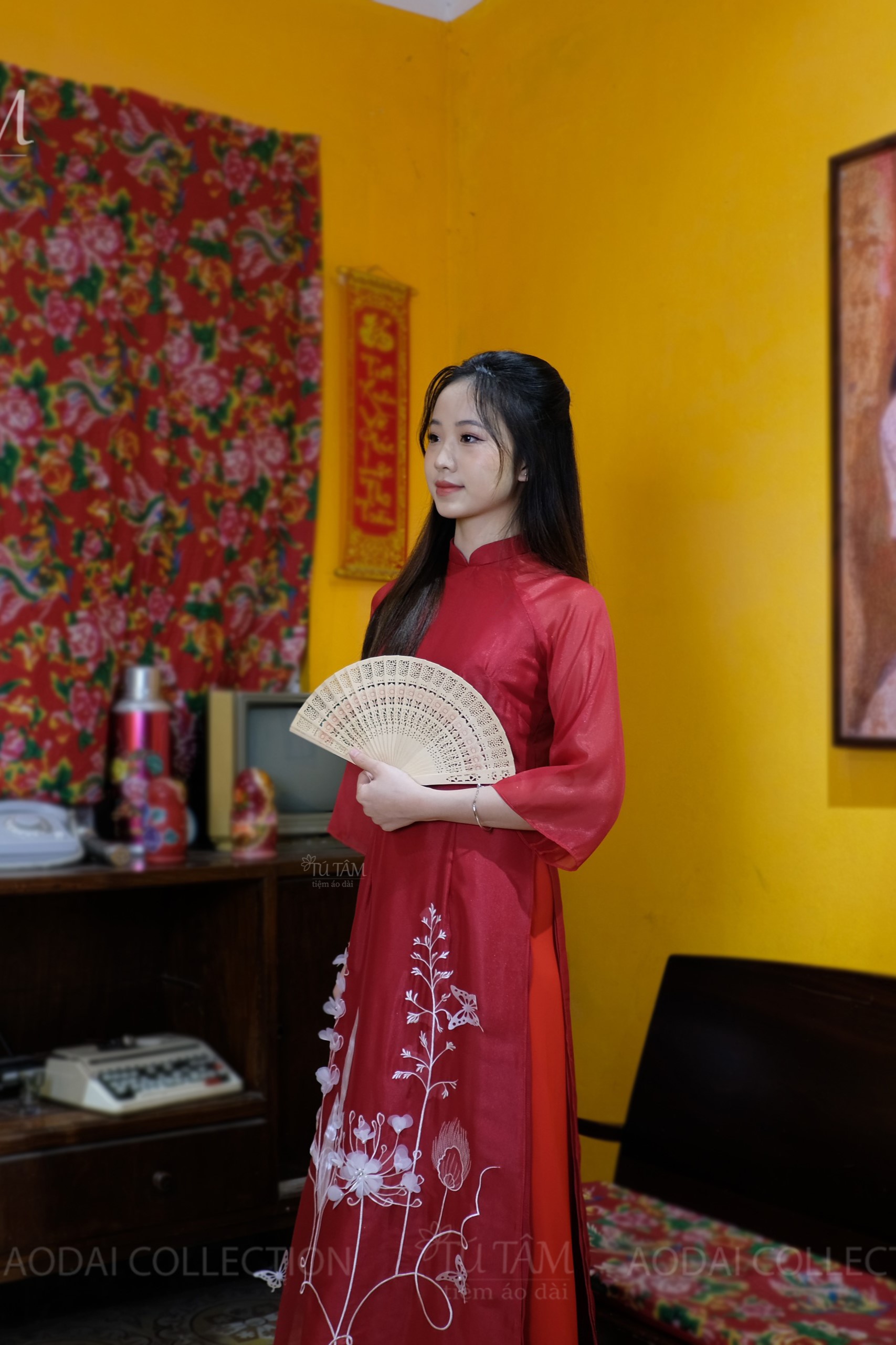 Áo Dài Cách Tân Nữ Dáng Suông Tay Lỡ Trẻ Trung Màu Đỏ 5 ao-dai-cach-tan-mac-tet