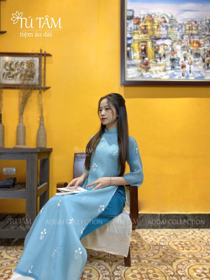 ao-dai-cach-tan-tre-trung