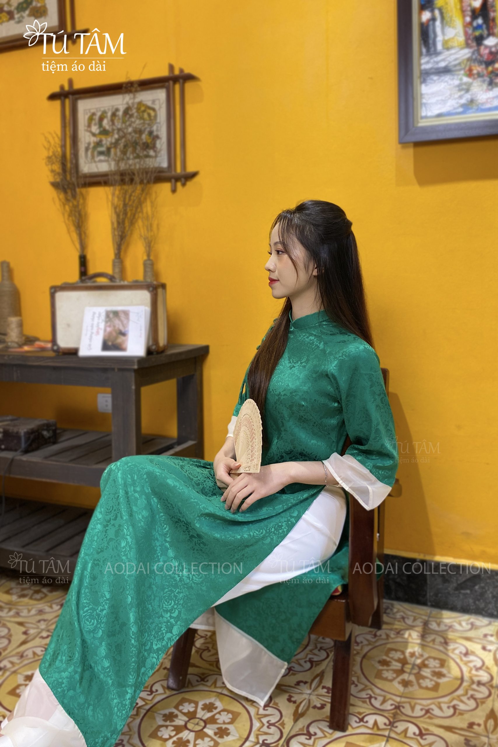 ao-dai-cach-tan-vai-gam-hien-dai
