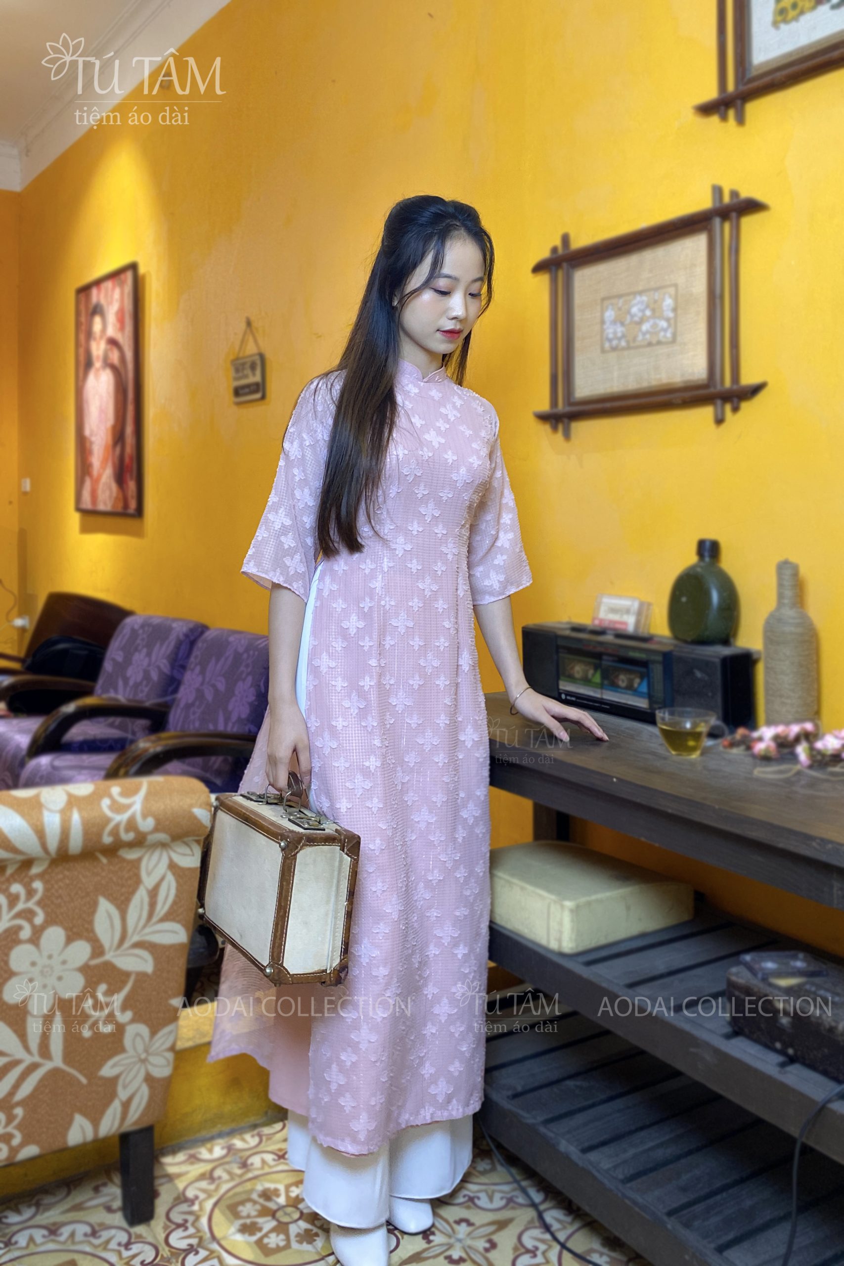 Áo Dài Cách Tân Màu Hồng 2 ao-dai-nu-cach-tan