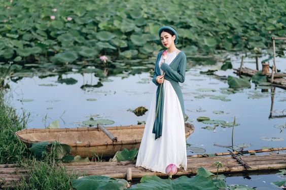 Áo yếm hồ sen