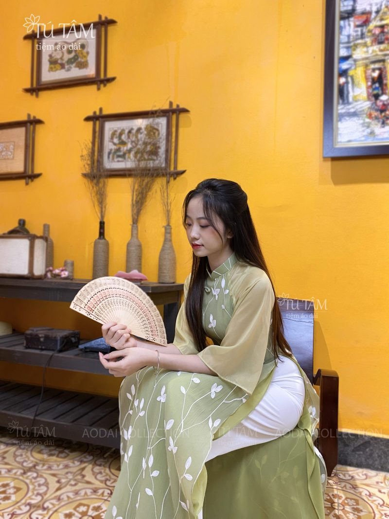 ban-ao-dai-cach-tan-may-san-Ha-Noi